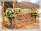 Church / Altar :: Wedding Flower Arrangements